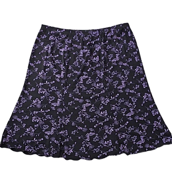 Briggs New York Dresses & Skirts - BRIGGS NEW YORK Black/Purple Floral Print Midi Skirt size Medium